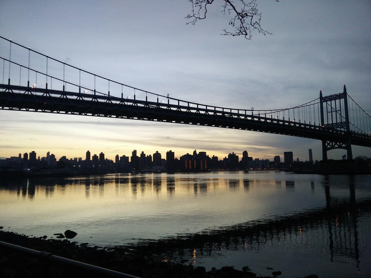 Astoria Bridge at night